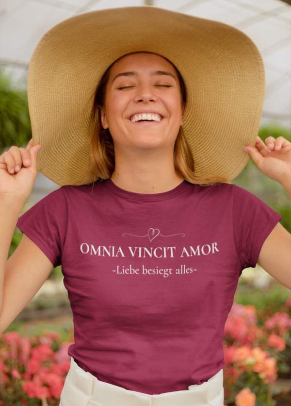 t-shirt-mockup-of-a-happy-woman-wearing-a-large-sun-hat-22504